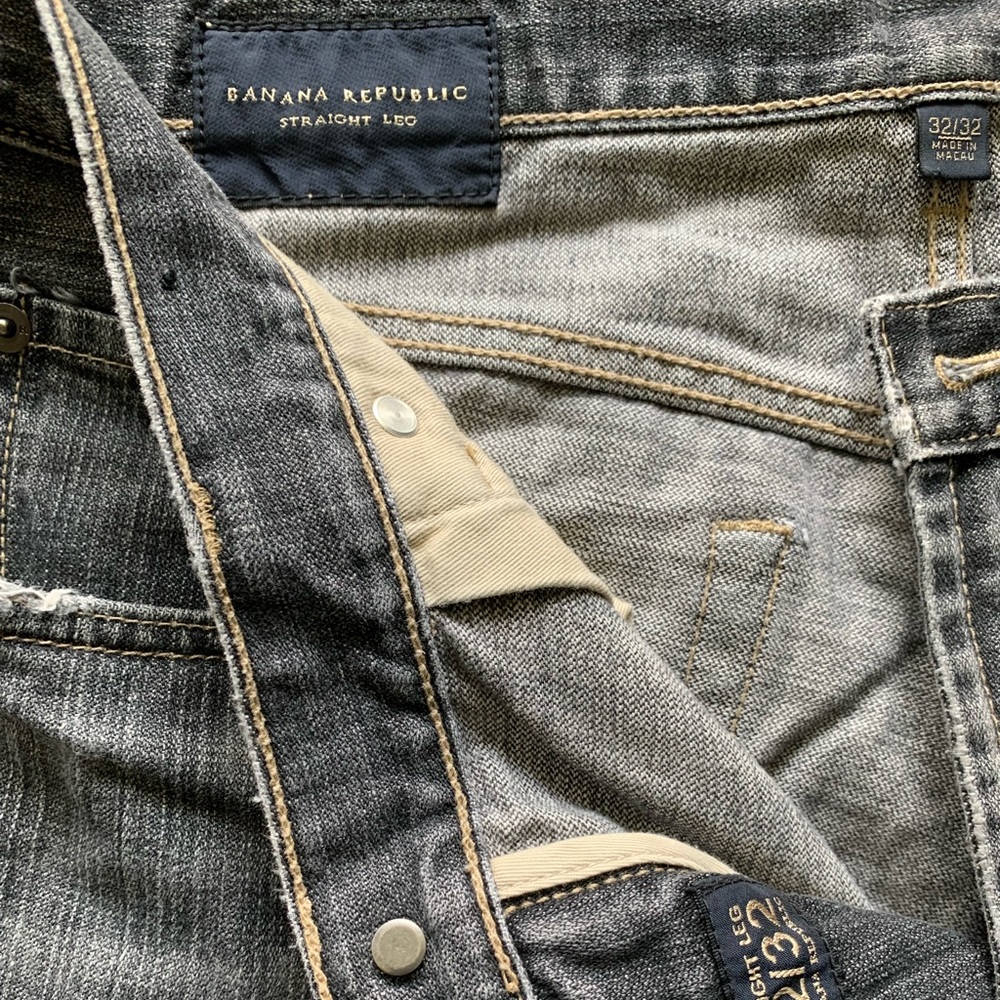 • banana republic jeans. (striaght leg) 32 x 32